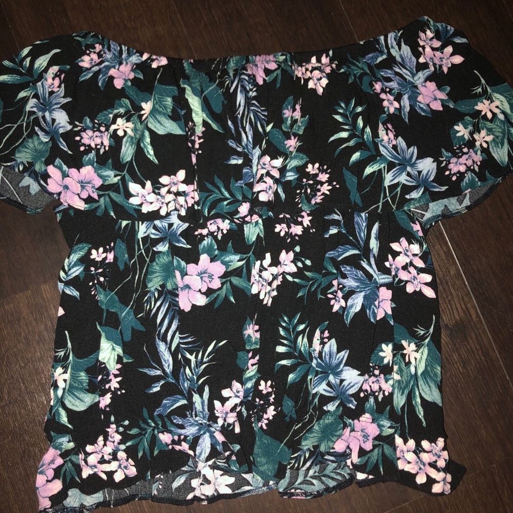 American eagle off the shoulder floral shirt